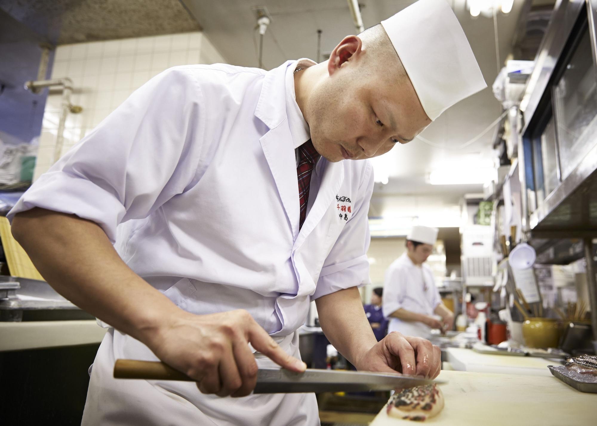Hotel New Otani Hakata Fukuoka  Extérieur photo A cook working in a restaurant kitchen